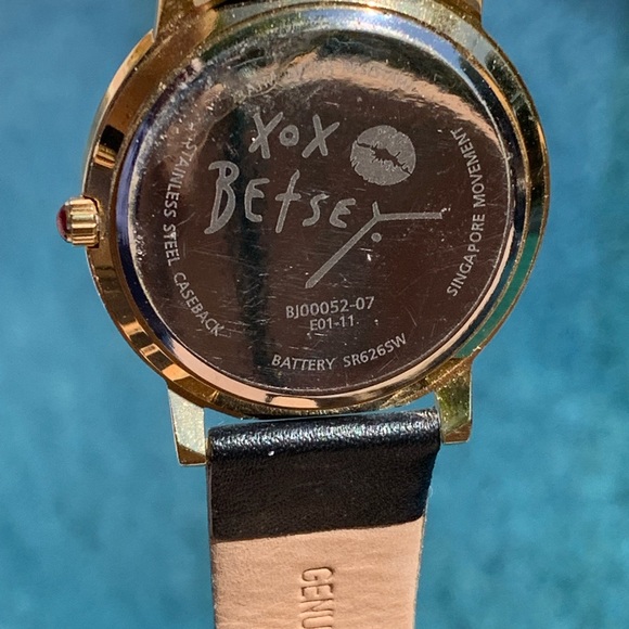 Betsey Johnson Cute Terrier Dog with Sparkly Blue Eyes and Ears & a Pink Bow - Picture 4 of 7